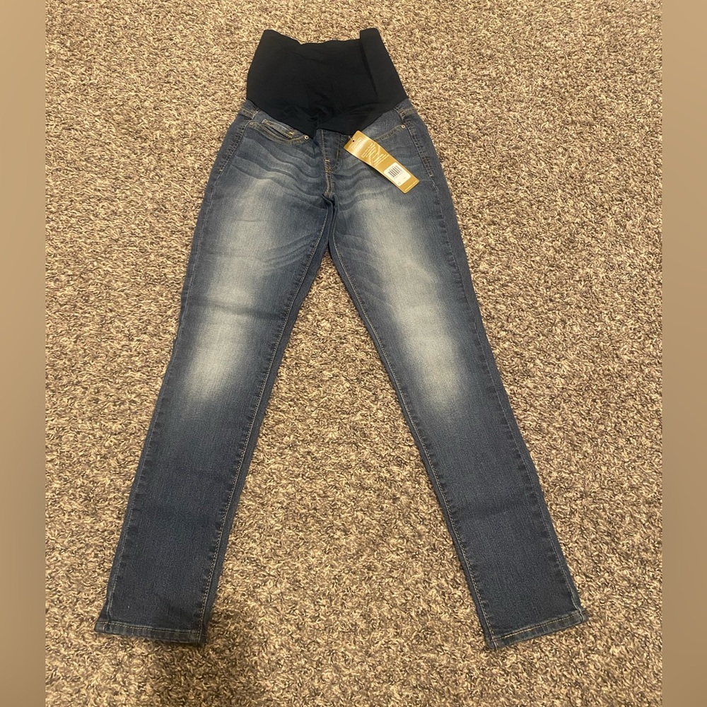 Levi’s maternity jeans